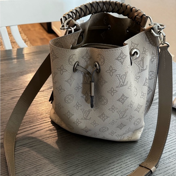 Authentic Louis Vuitton Purse - Picture 5 of 7